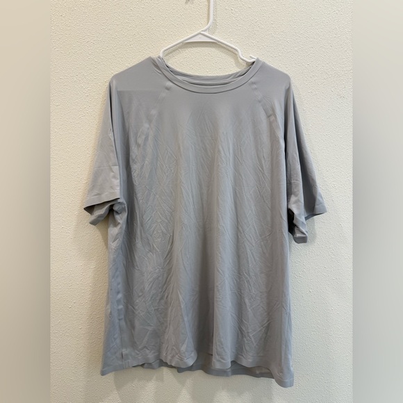 ALO Yoga Other - Men’s gray ALO shirt size xl